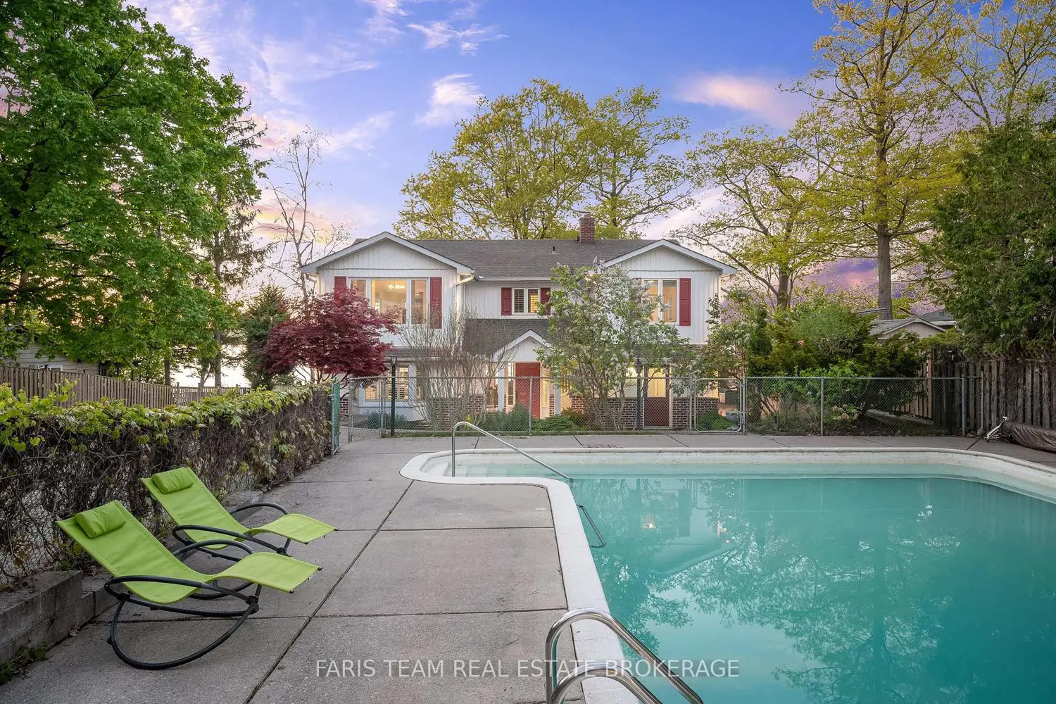 10 White Oaks Road
