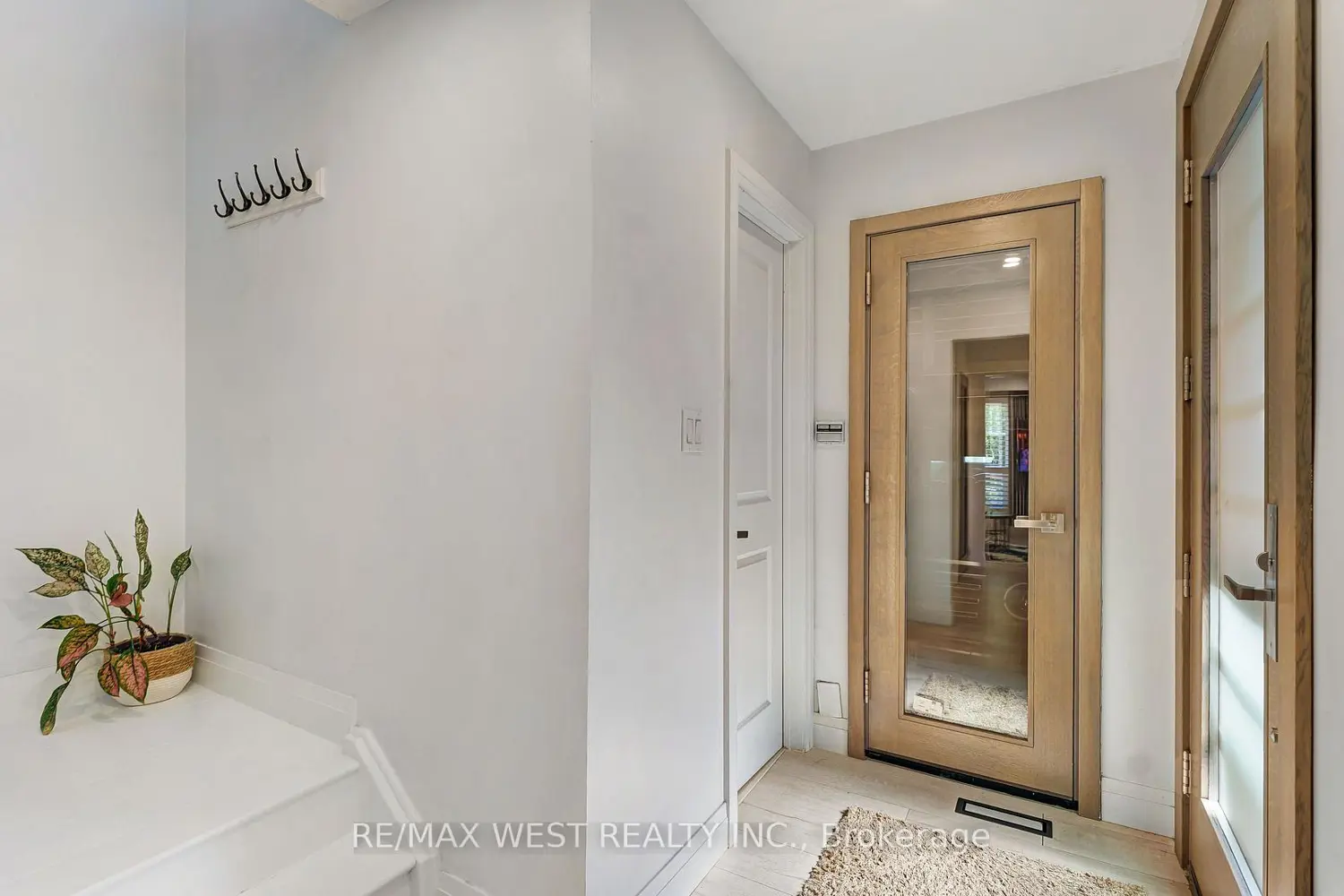 48 Gray Crescent photo 2