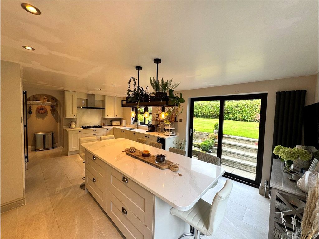 4 bed detached house for salePentrefelin, Criccieth, Gwynedd LL52 photo 5