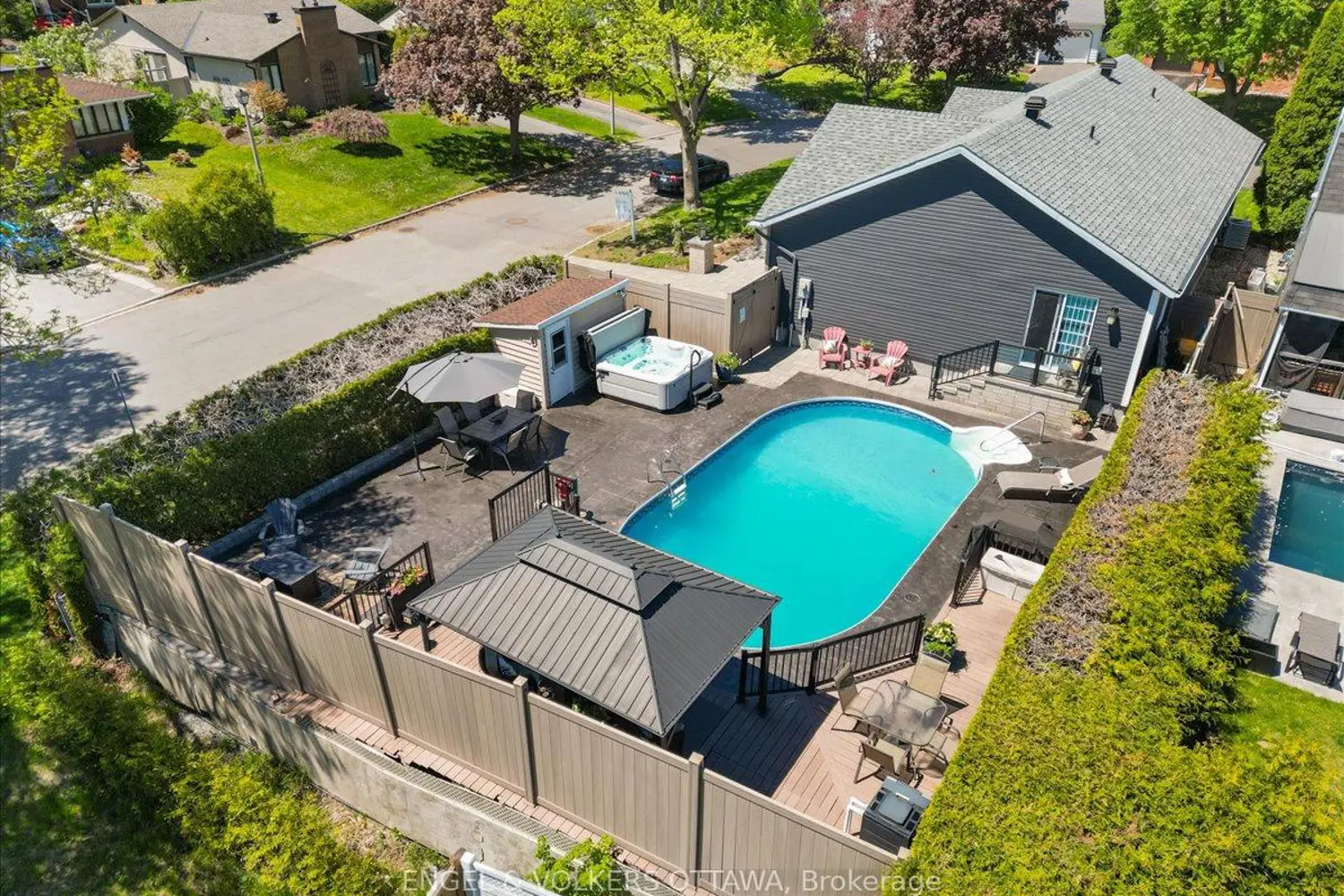 1005 Gold Crescent