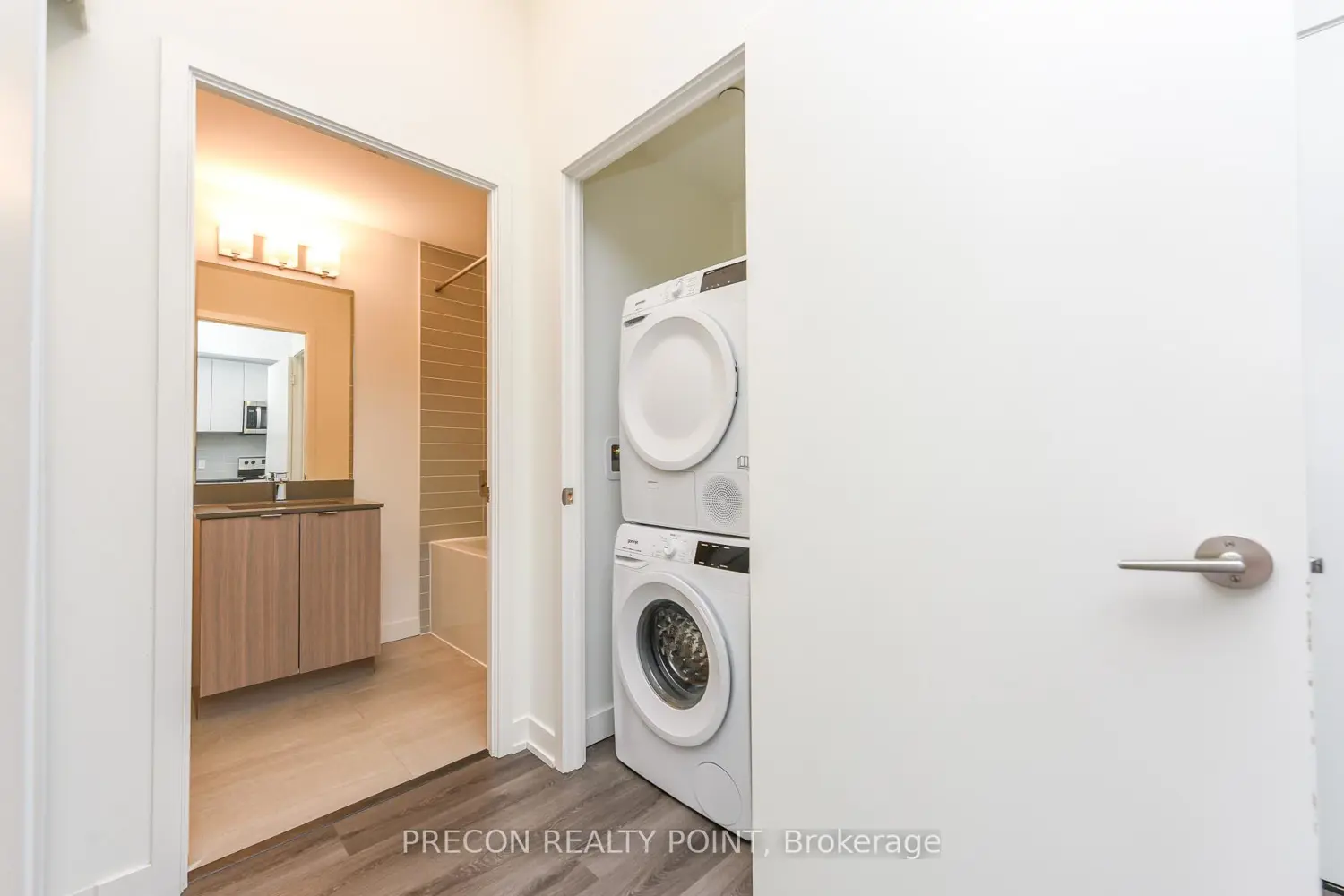 Additional image 8 of 859 The Queensway 212