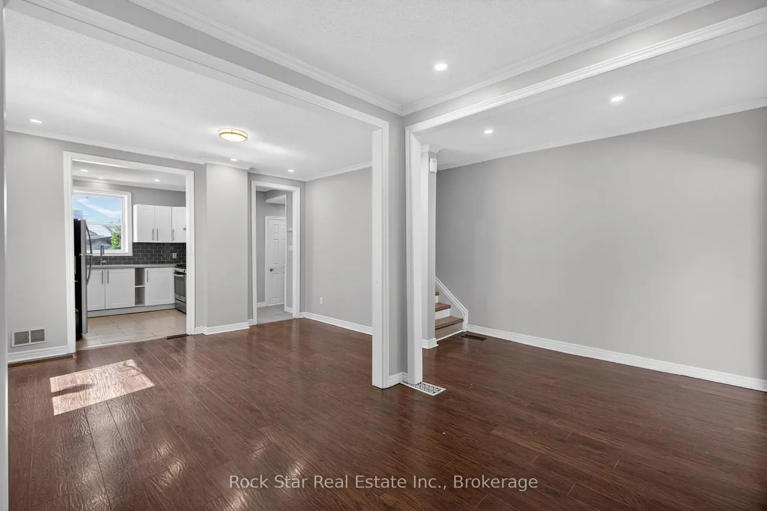 207 Rosslyn Avenue photo 4