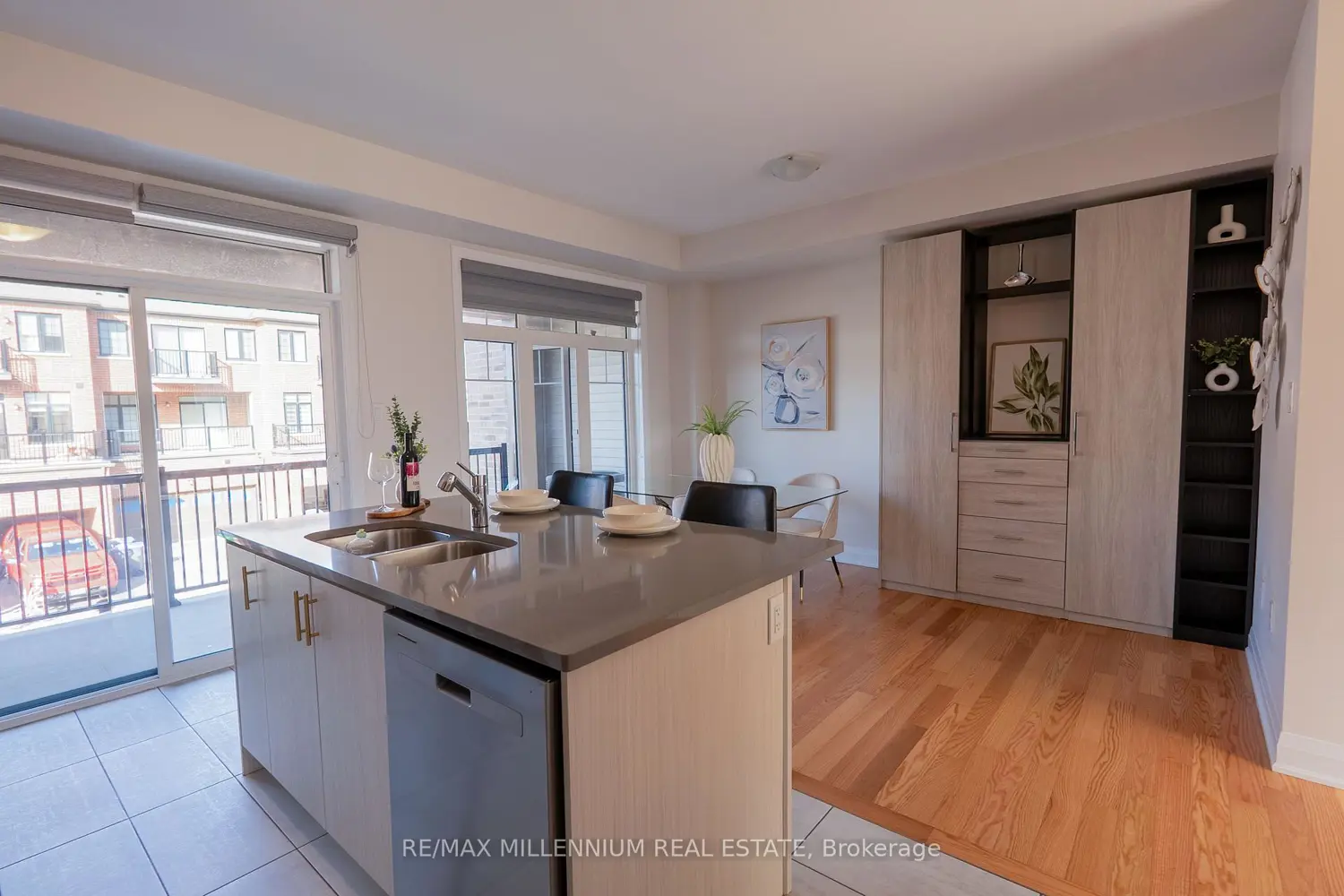 25 Lipscott Drive photo 4