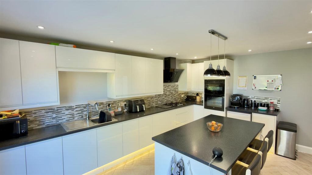 Additional image 28 of 5 bed chalet for saleFreshwater Bay, Isle Of Wight PO40