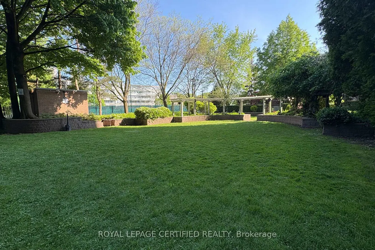 Additional image 17 of 21 Overlea Boulevard 1309
