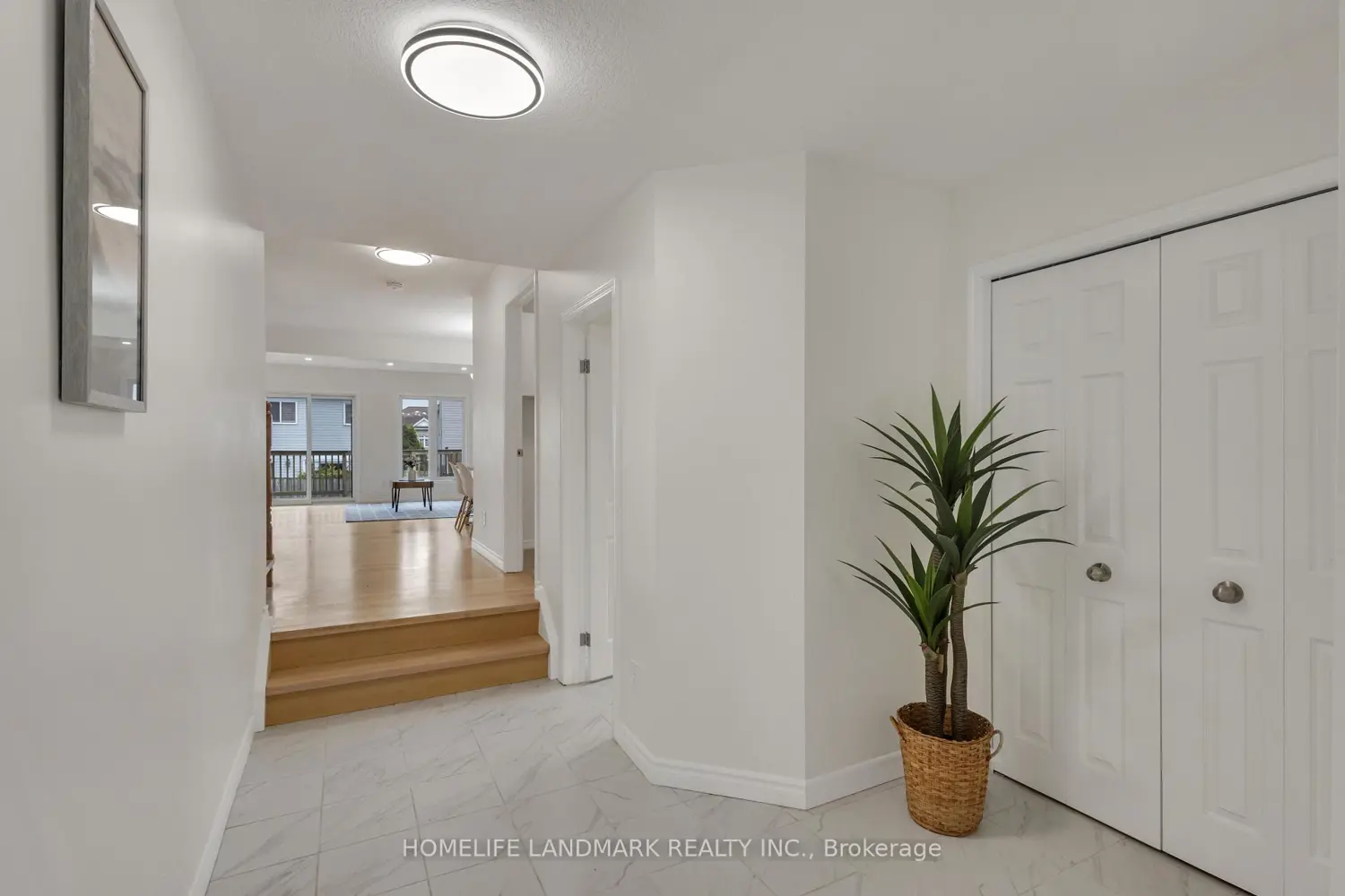 102 Iron Gate Street photo 3