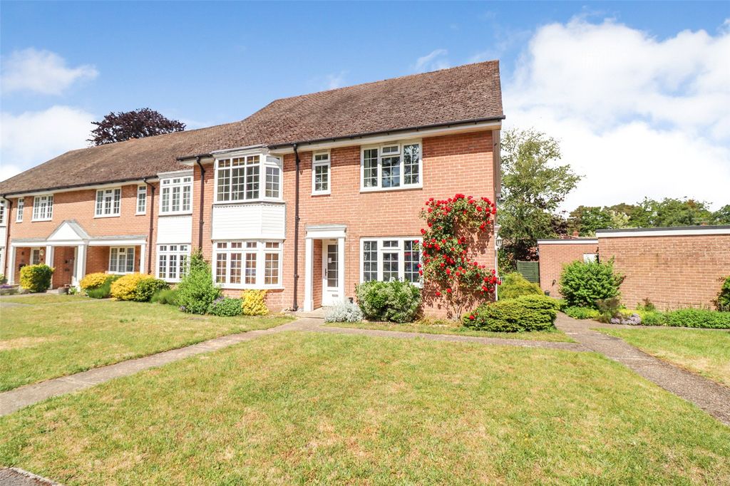 2 bed maisonette for saleHeathfield Court, Fleet, Hampshire GU51