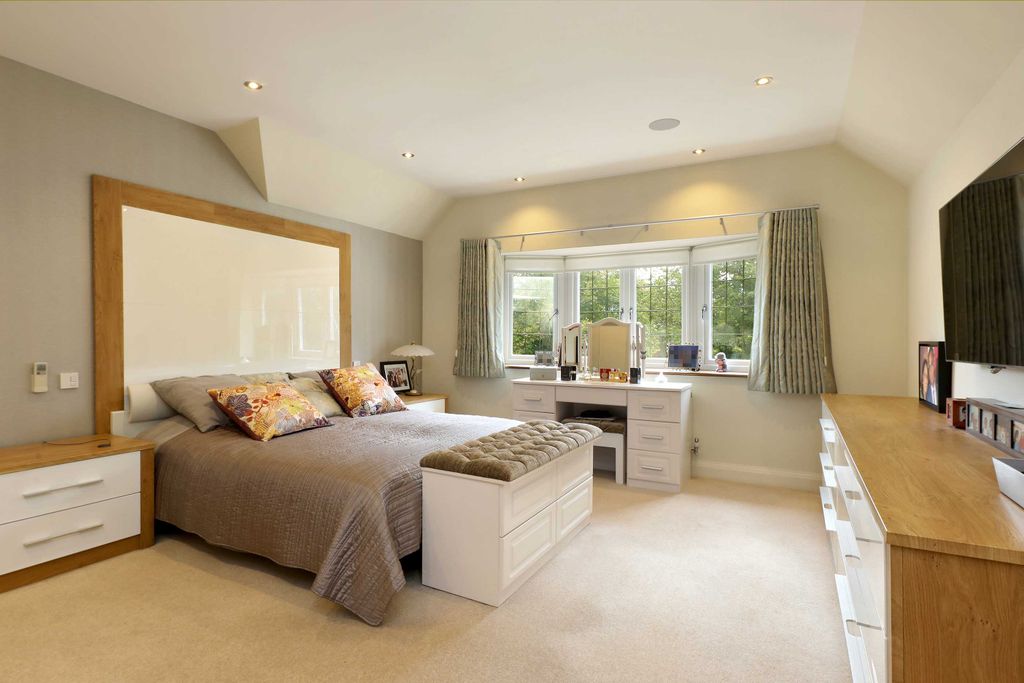 Additional image 15 of 7 bed detached house for sale15 Vicarage Way, Gerrards Cross SL9