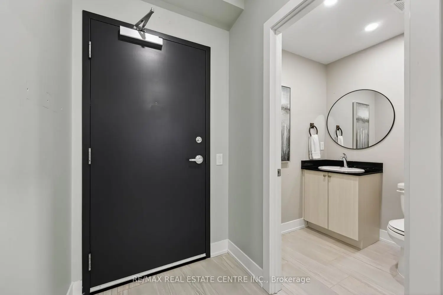 310 Broadway Avenue 211 photo 3