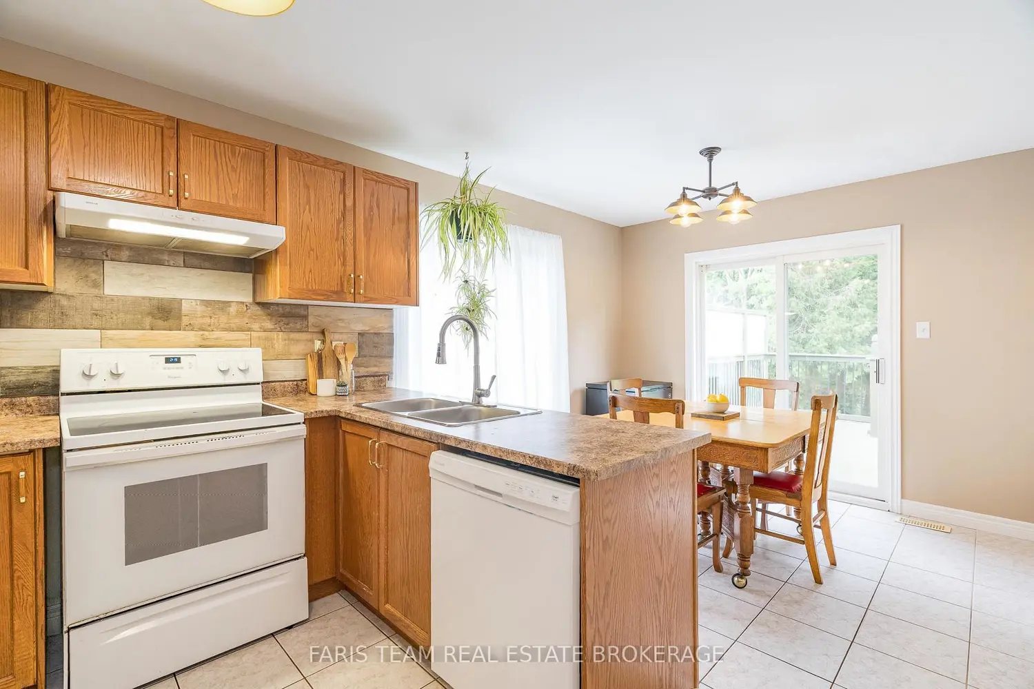 1006 Leslie Drive photo 5