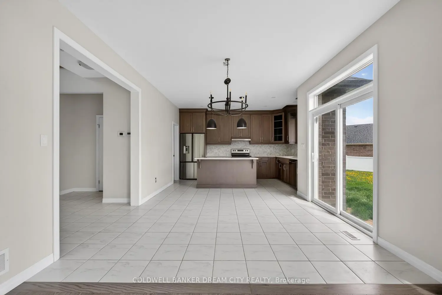 98 Livingston Drive photo 4