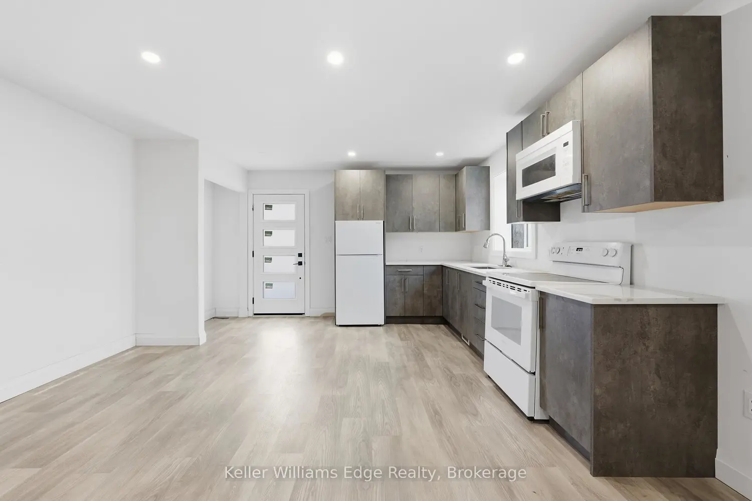 171 Rosslyn Avenue photo 5