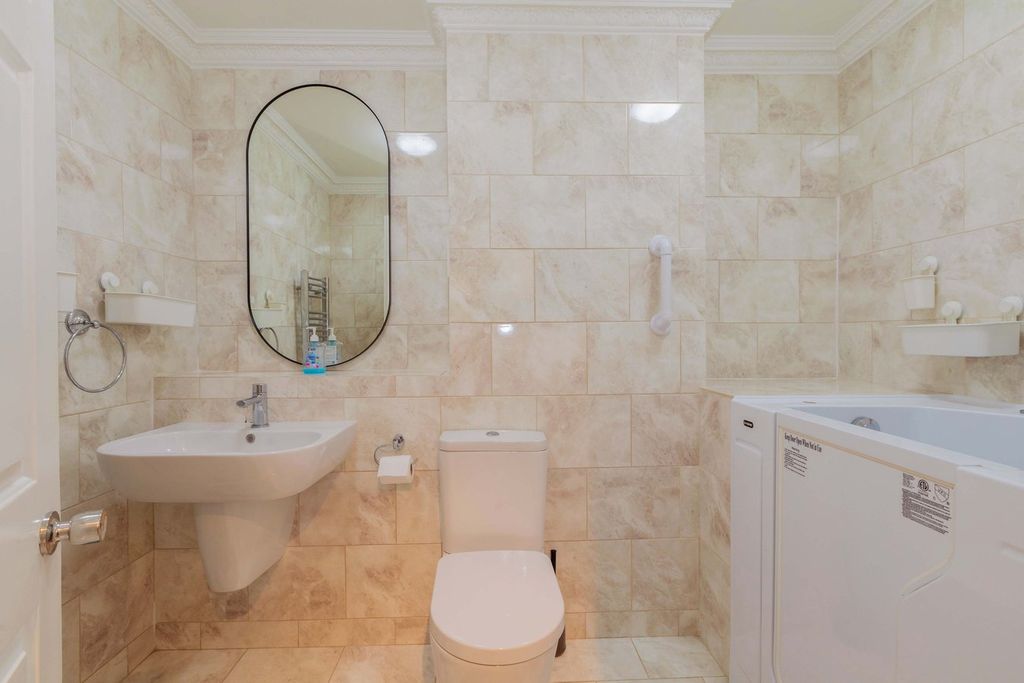 Additional image 9 of 3 bed flat for saleOak End Way, Gerrards Cross SL9