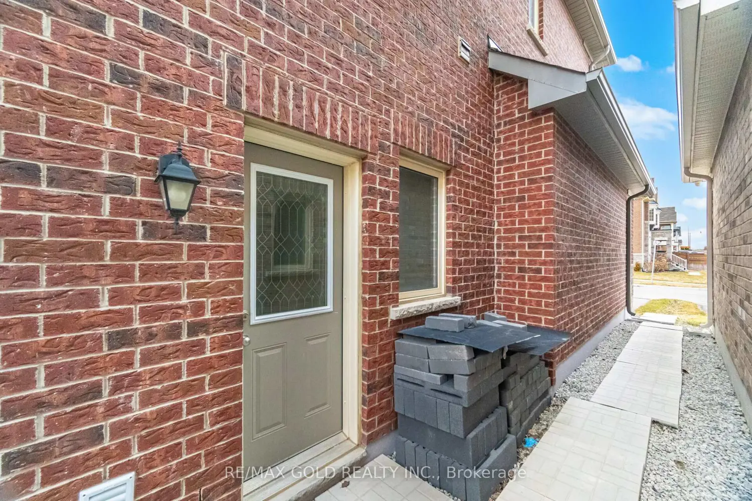 Additional image 11 of 11 Sinatra Street