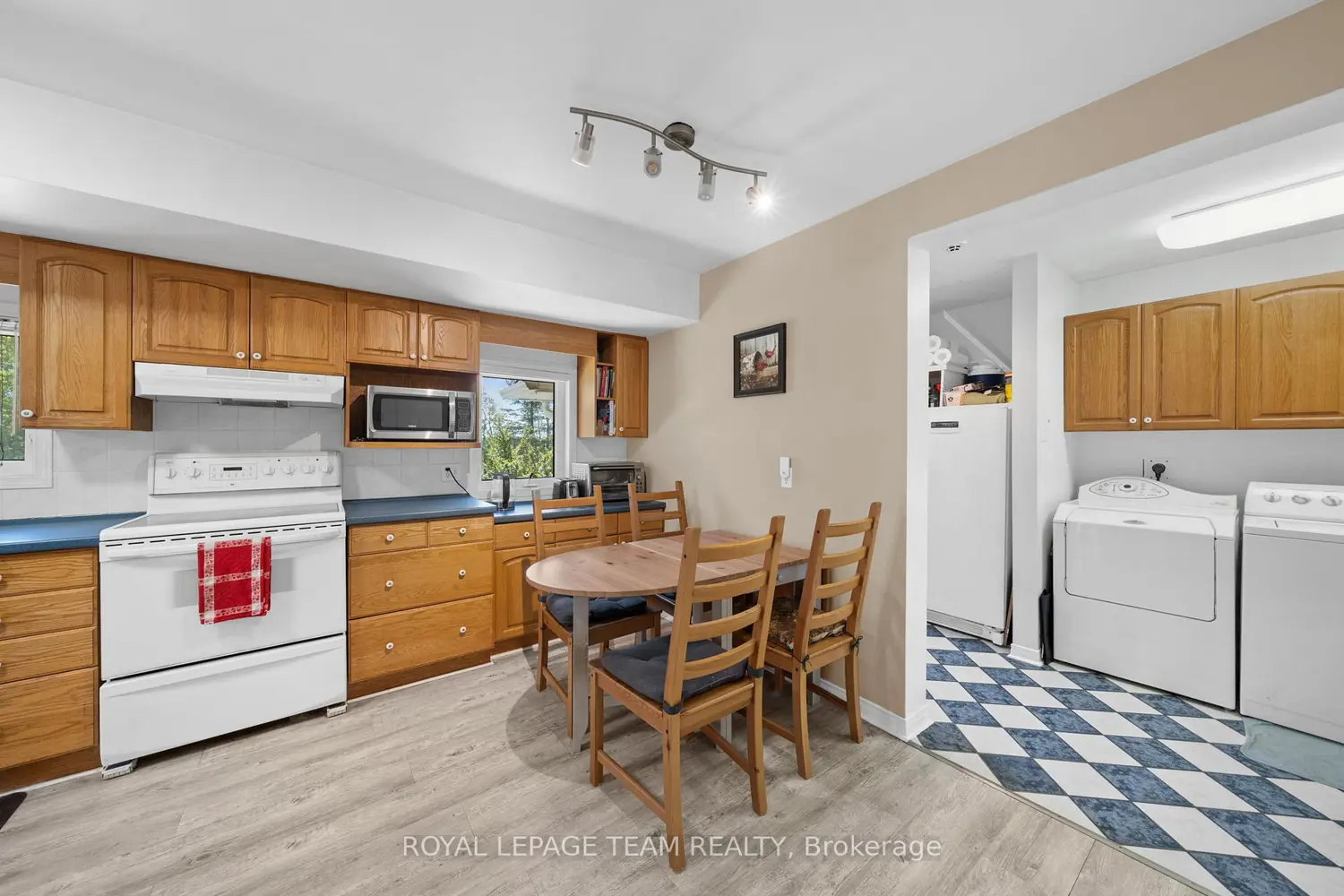 3383 Elizabeth Street photo 5