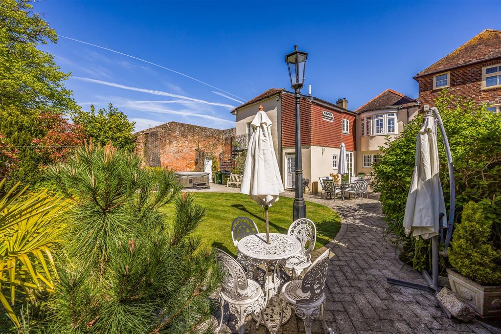 Additional image 6 of 5 bed property for saleCastle Street, Portchester PO16