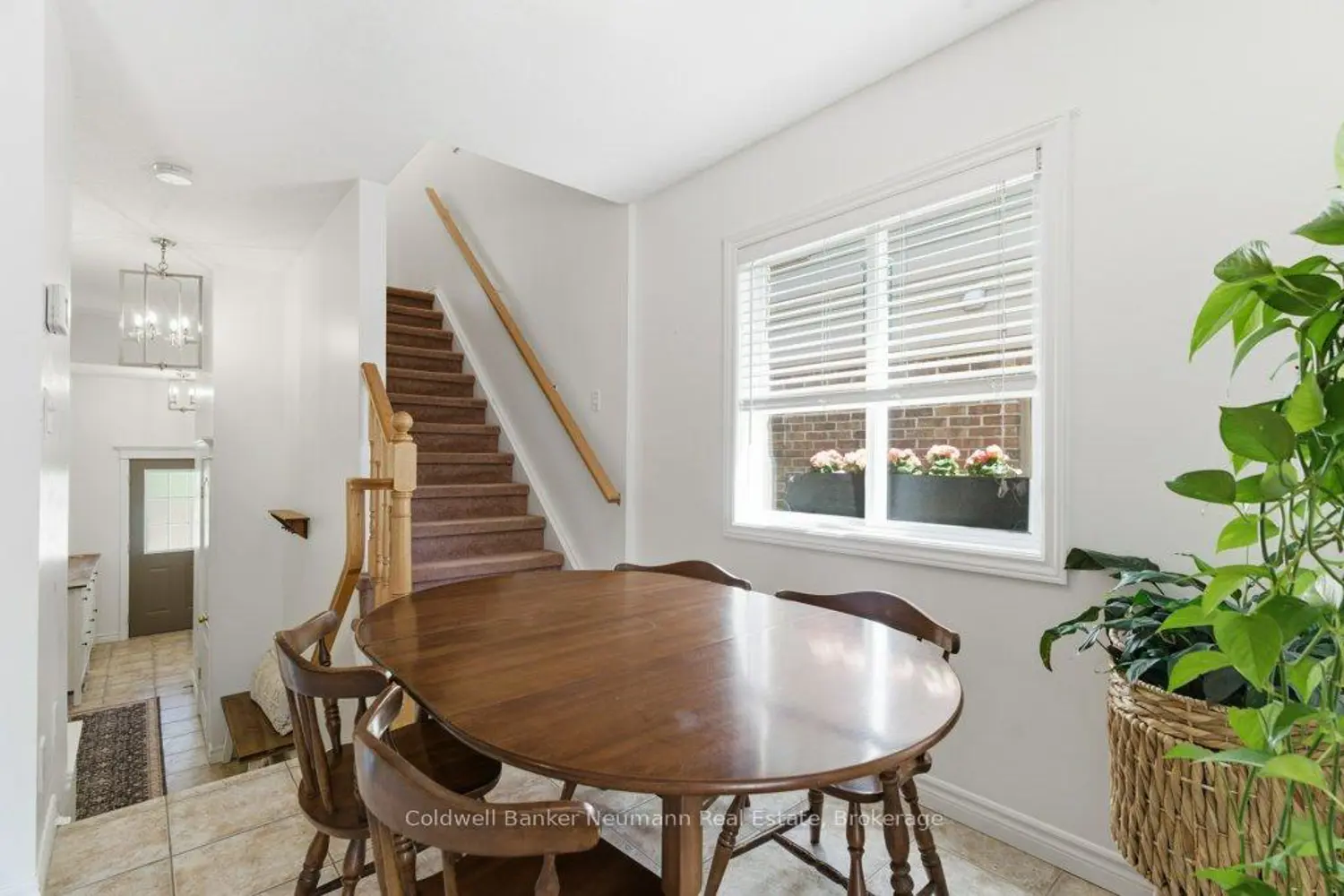114 Creighton Avenue photo 4