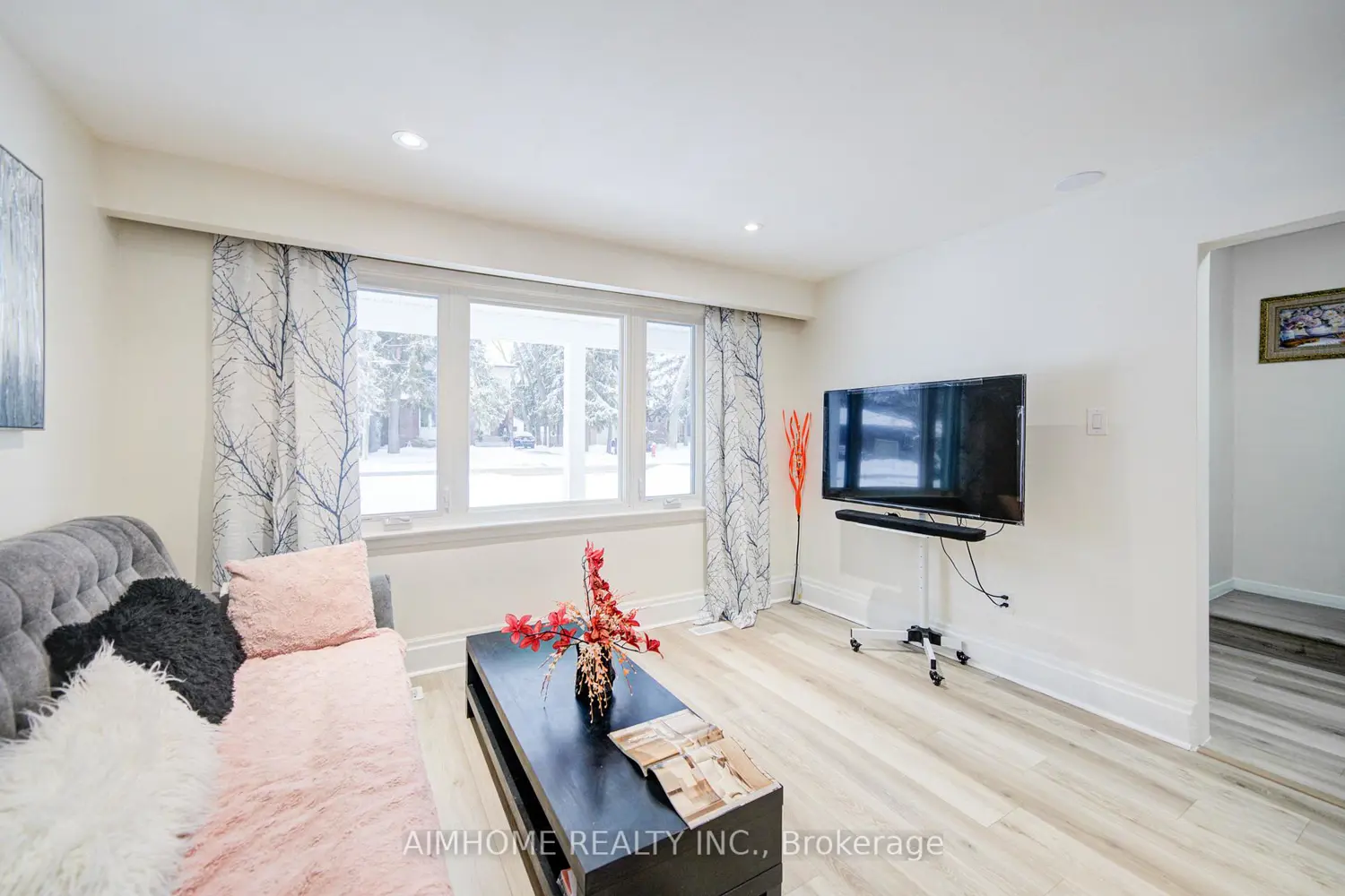 222 Richmond Street photo 2
