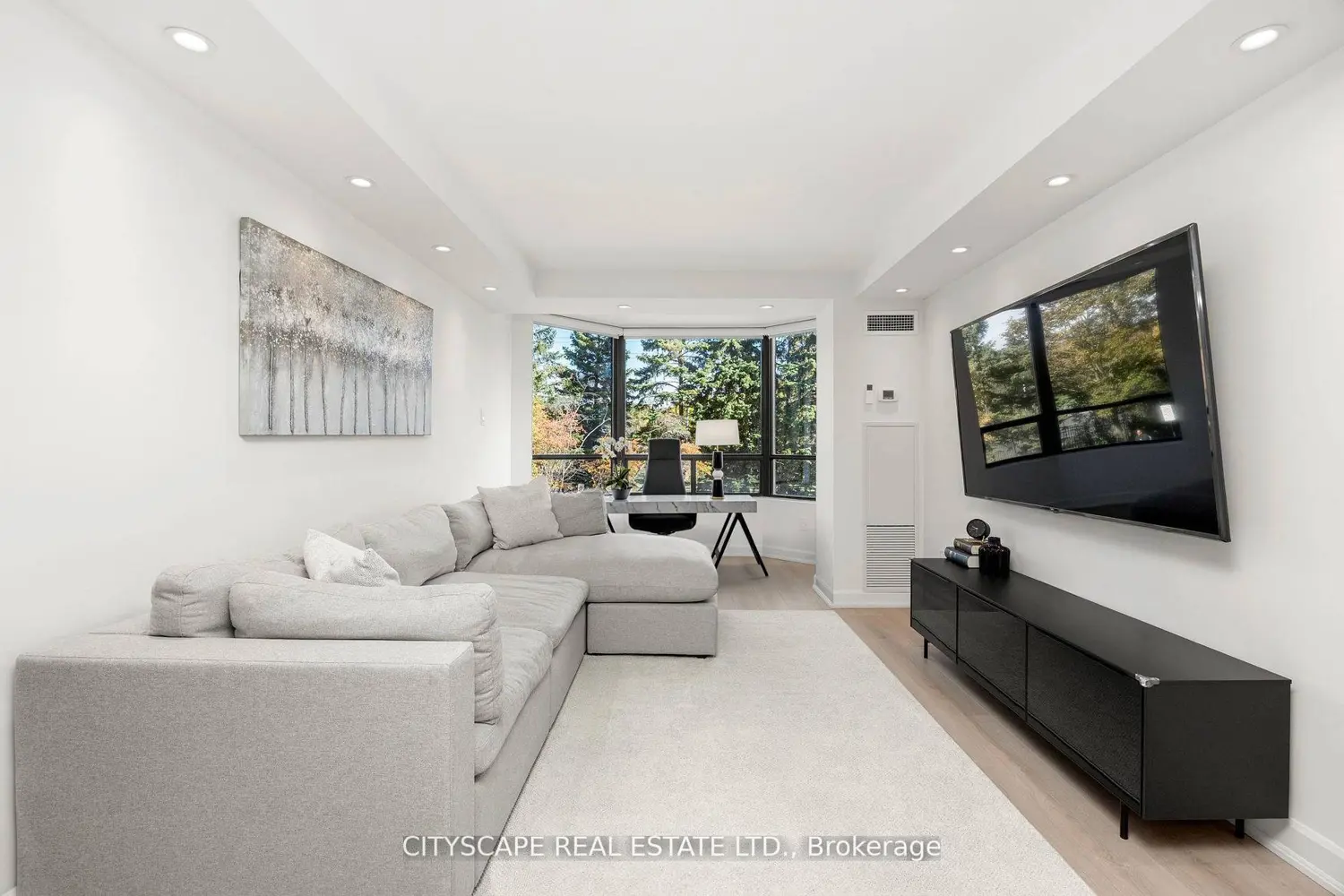 7460 Bathurst Street 209 photo 3
