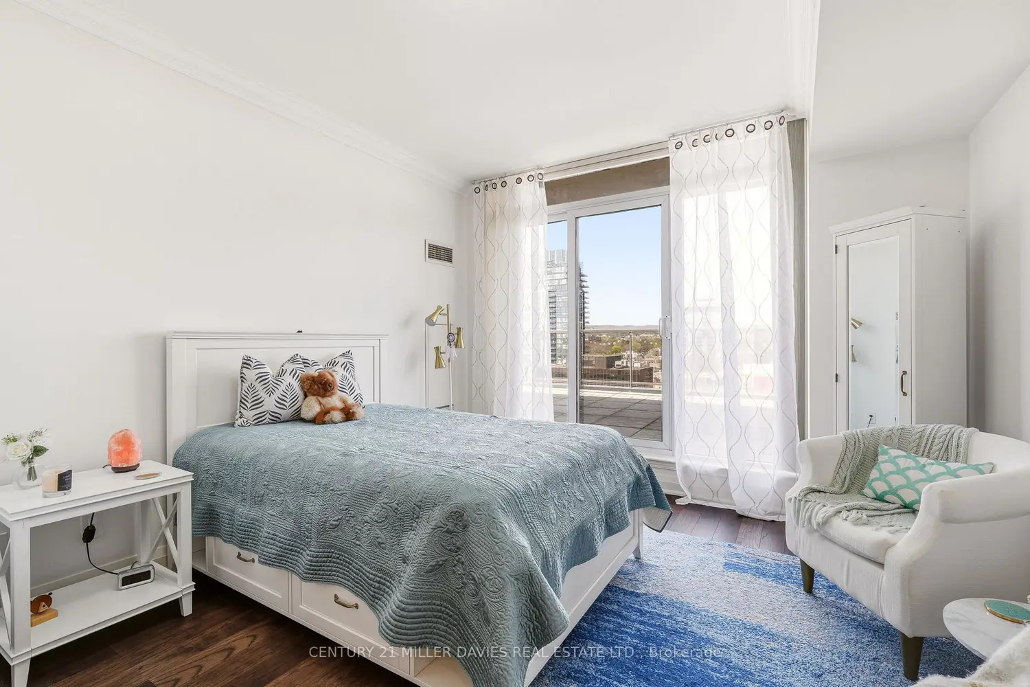 399 Elizabeth Street 1202 photo 5