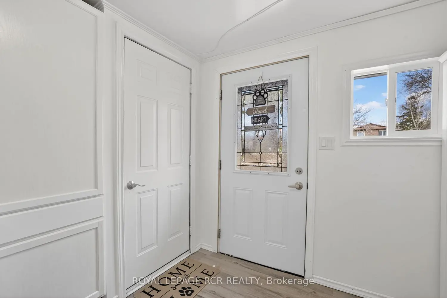 296 Whitehead Crescent photo 4