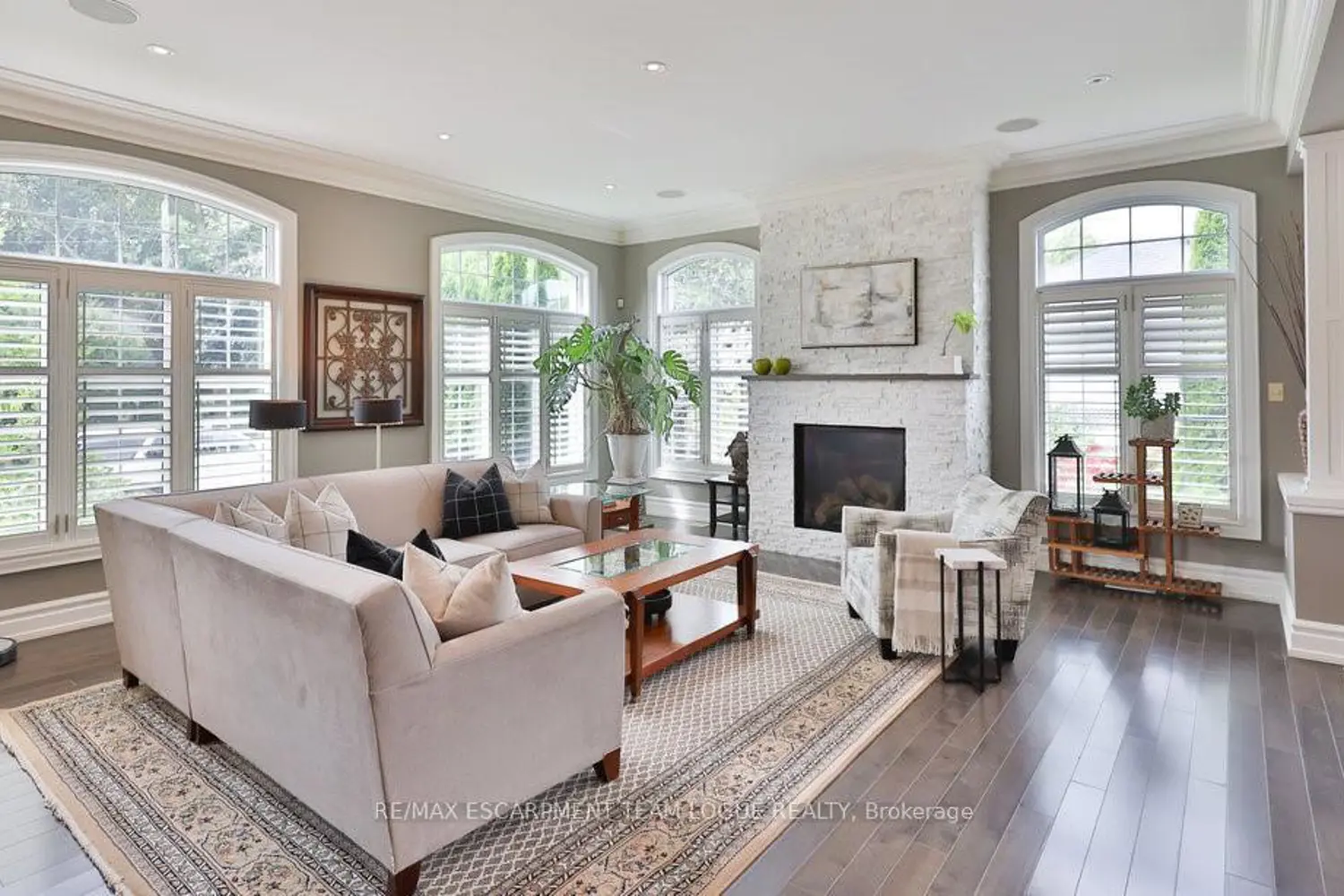 2229 Lakeshore Road photo 3
