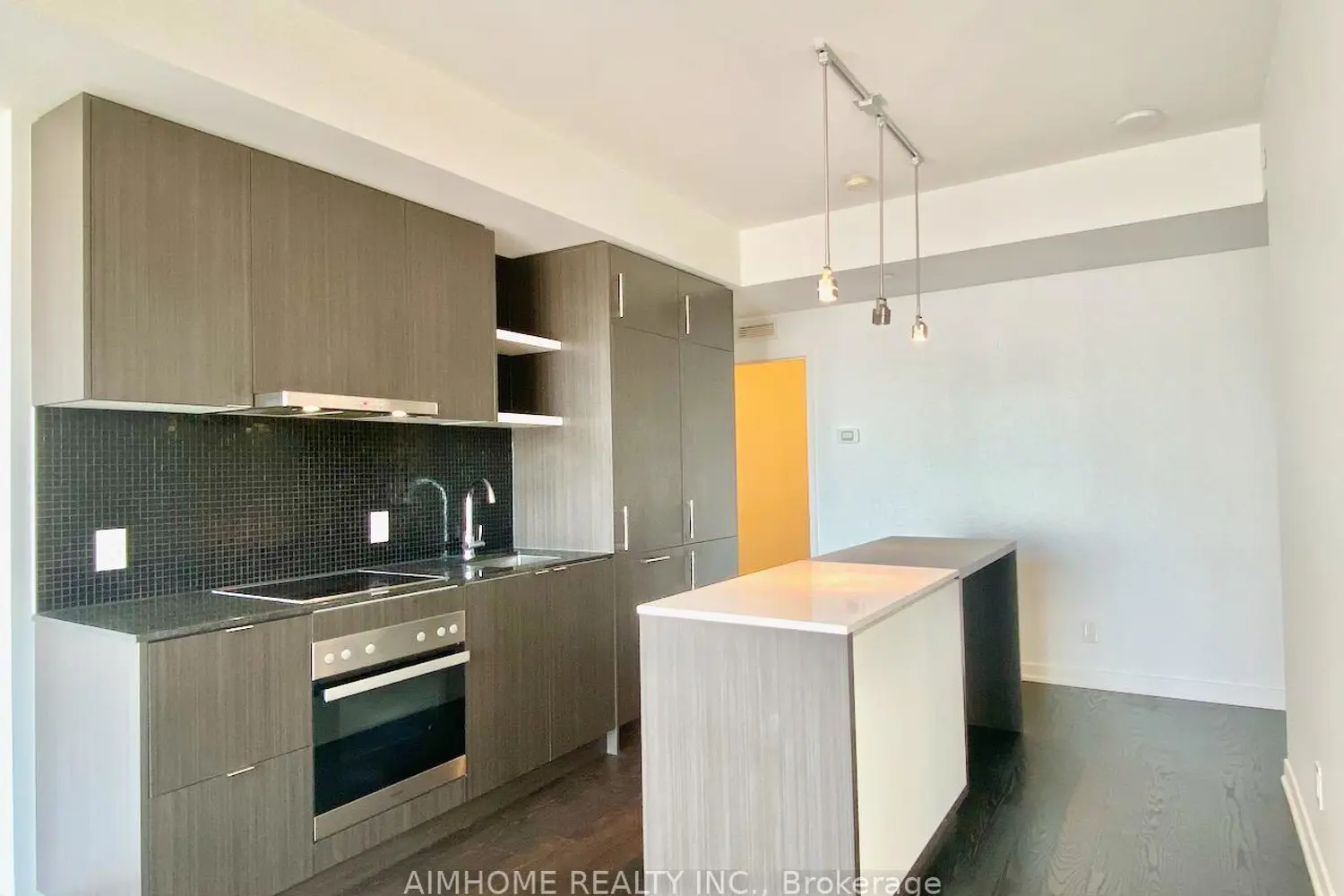 Additional image 3 of 100 Harbour Street 6705