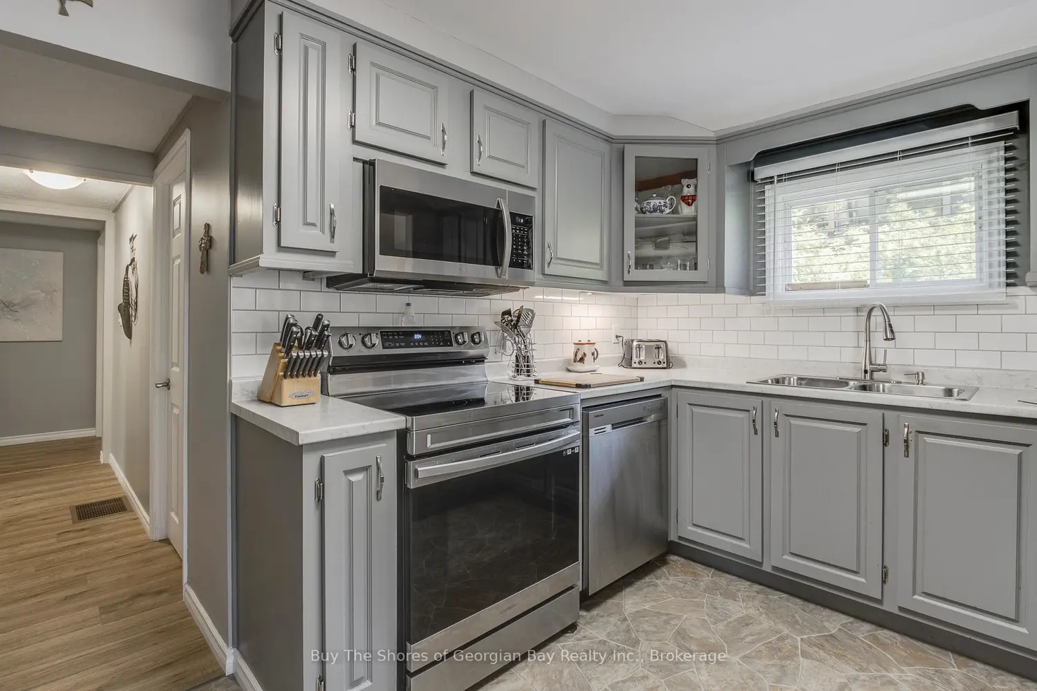 89 Andrew Drive photo 5