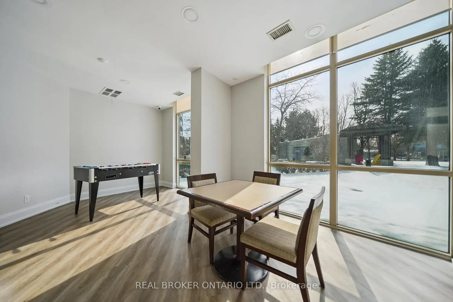 Additional image 19 of 28 Harrison Garden Boulevard 808