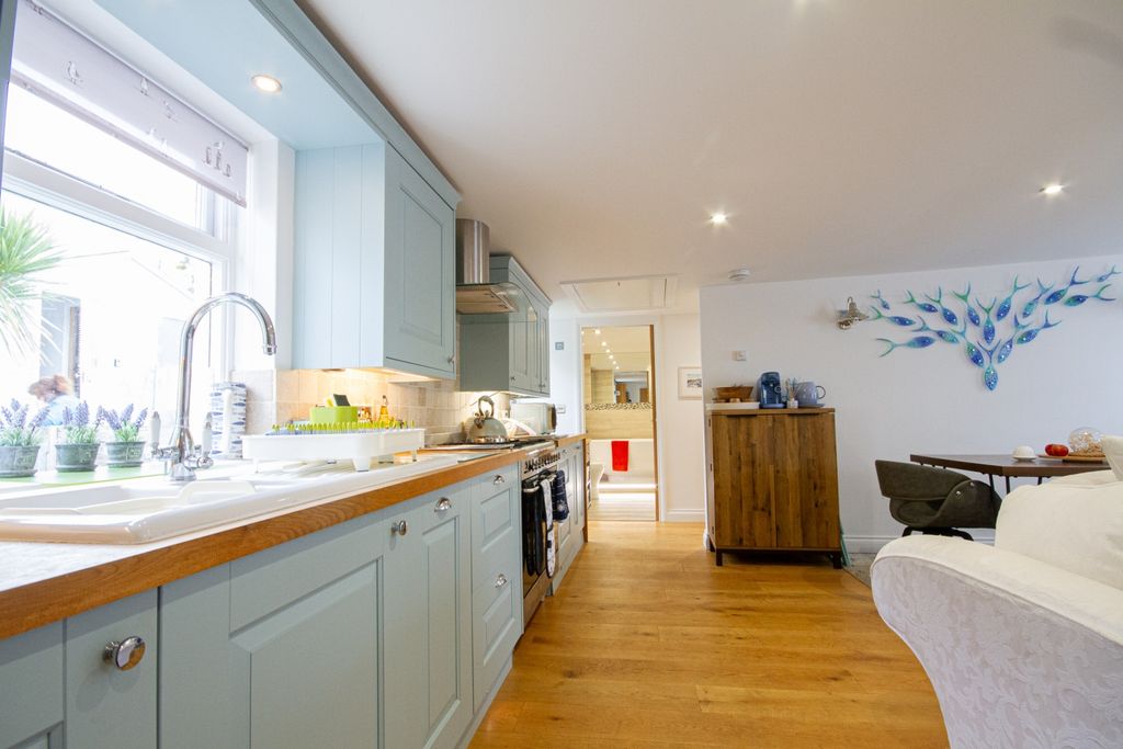 Additional image 9 of 2 bed flat for saleCockleshell, Flat 3, Esplanade, Fowey PL23