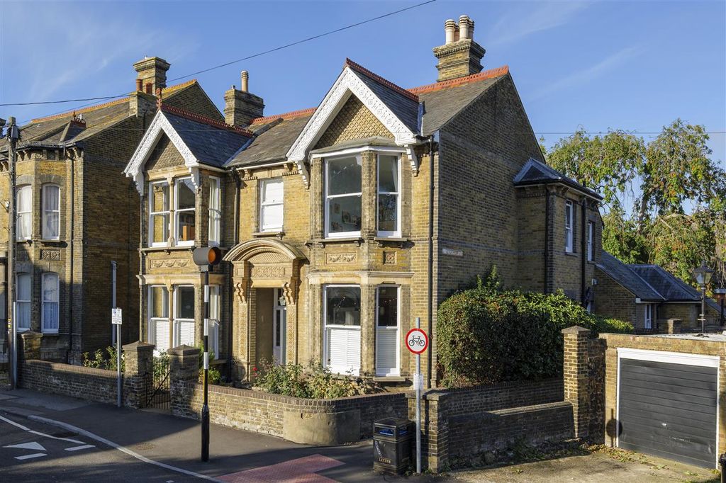 5 bed detached house for saleBarty House, 18 Newton Road, Faversham ME13