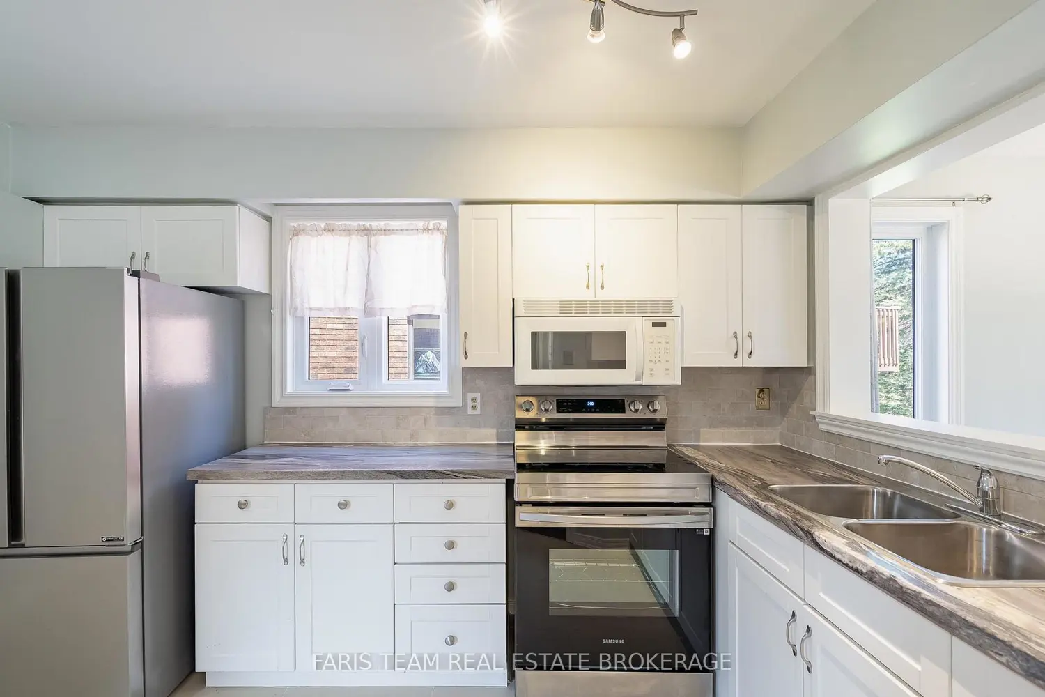 93 Riverview Road photo 4