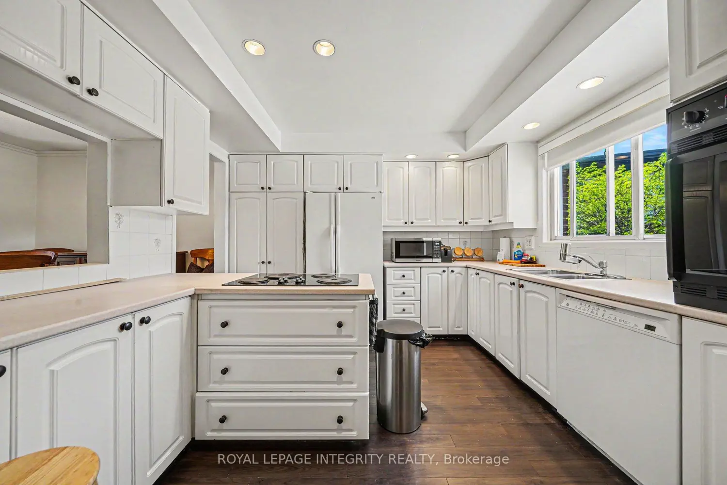 1821 Walkley Road 27 photo 3