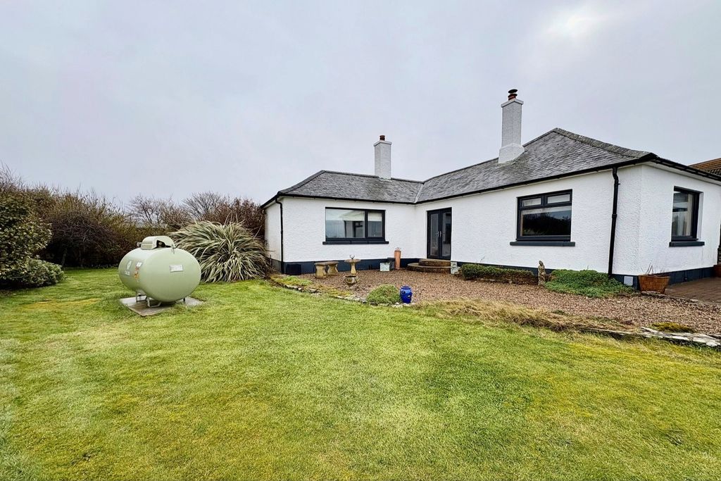 3 bed detached bungalow for saleCastletown, Thurso, Highland. KW14
