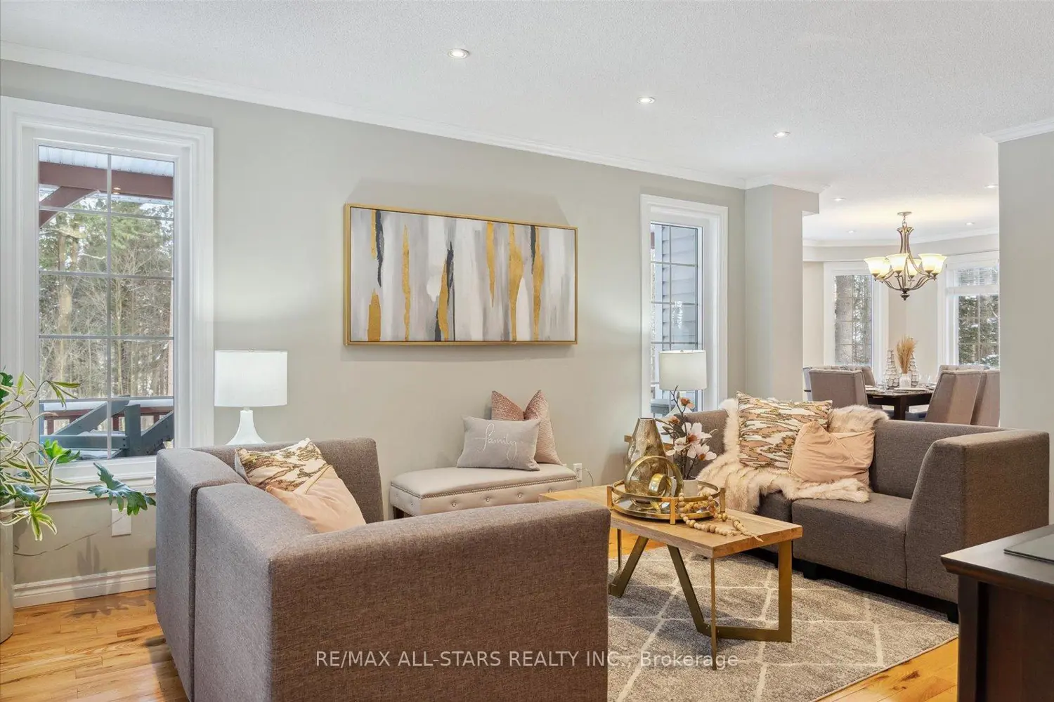 29 Robert Boulevard photo 3