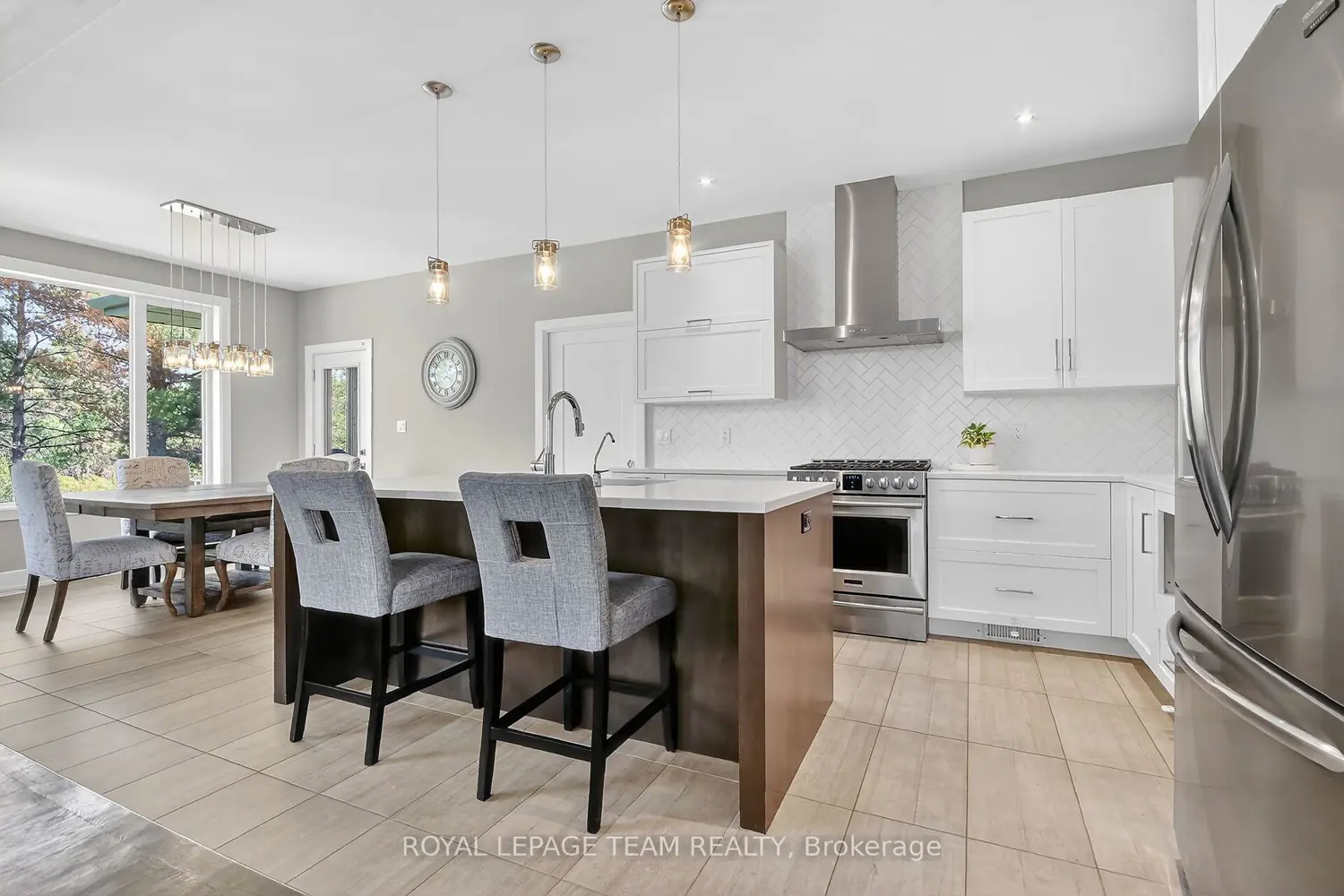 125 Ridgemont Drive photo 4