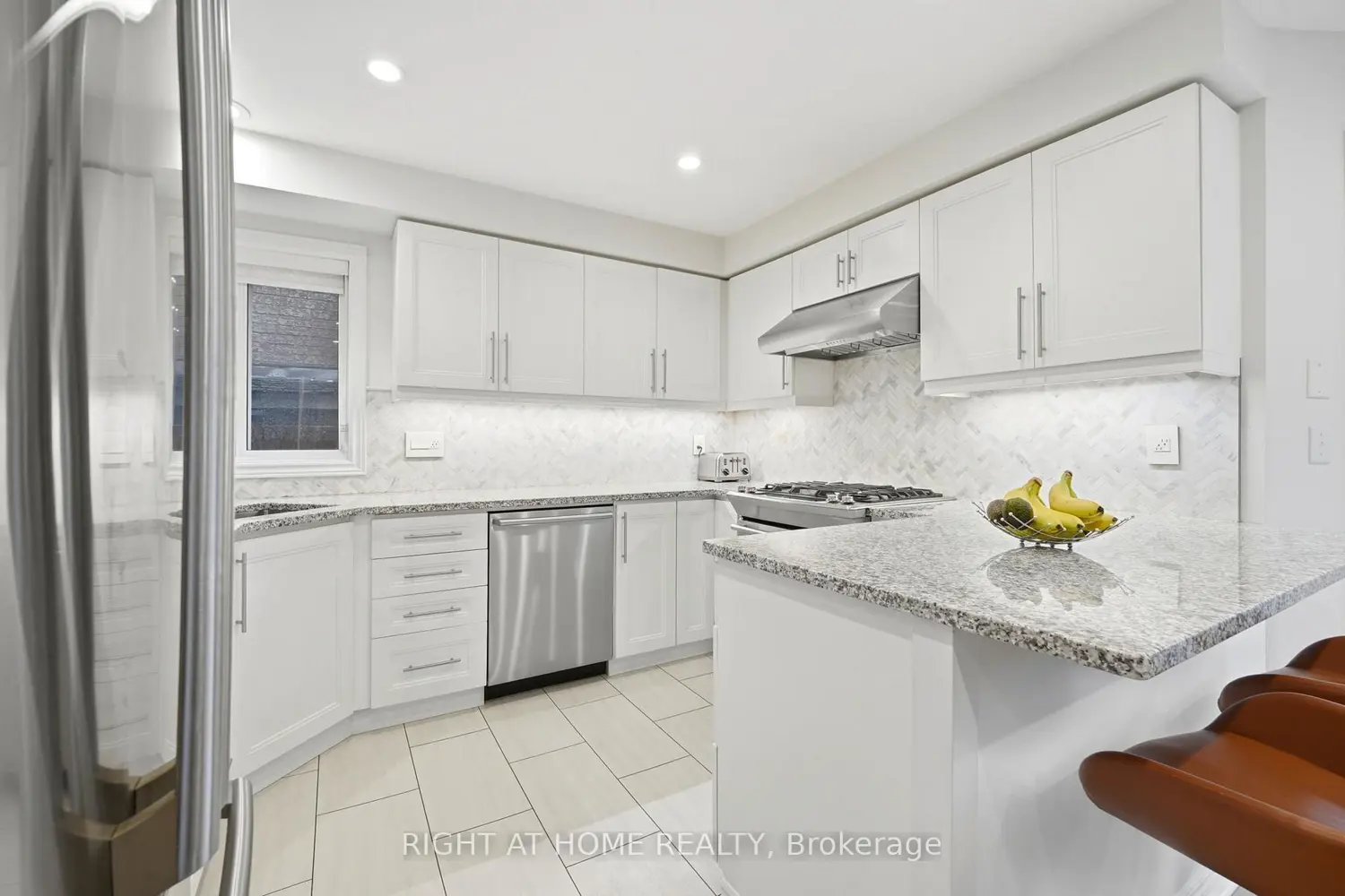 16 Mcneilage Court photo 5