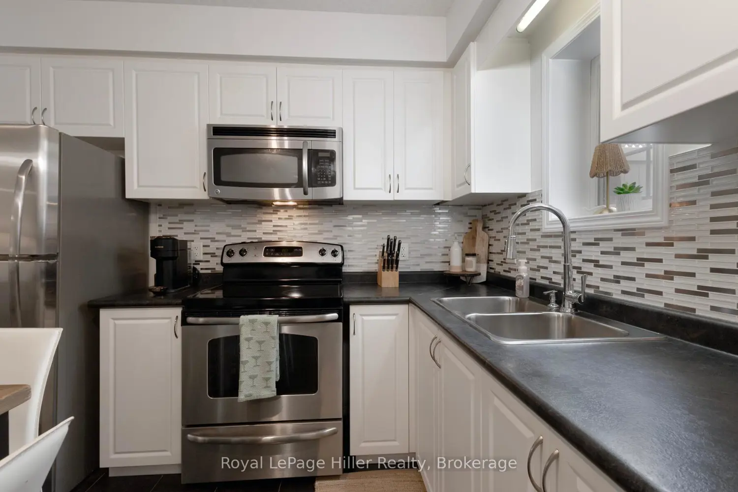 931 Glasgow Street 3A photo 4