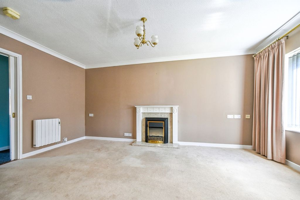 1 bed flat for saleParsonage Court, Highworth, Swindon SN6 photo 4