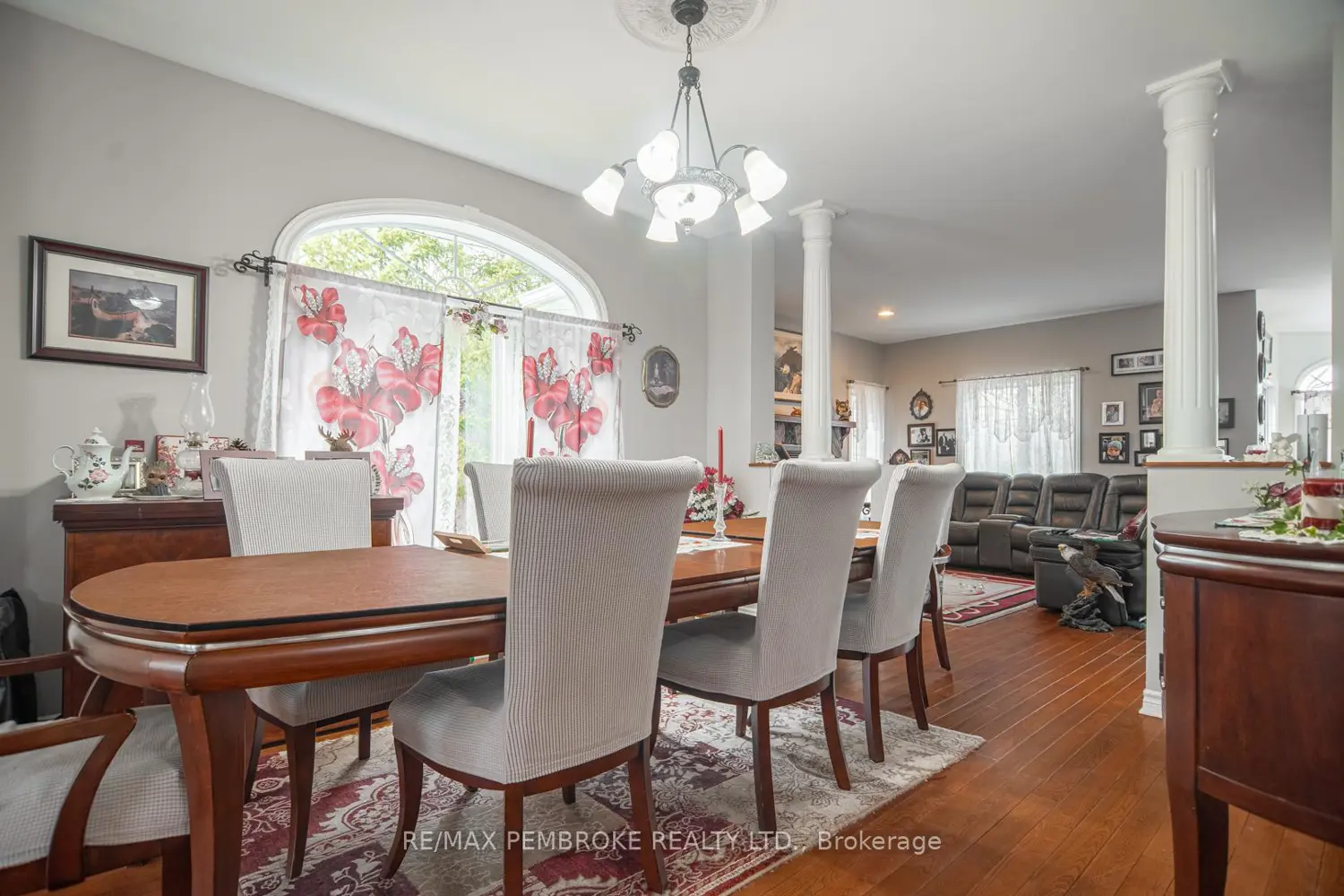 1692 Black Bay Road photo 2