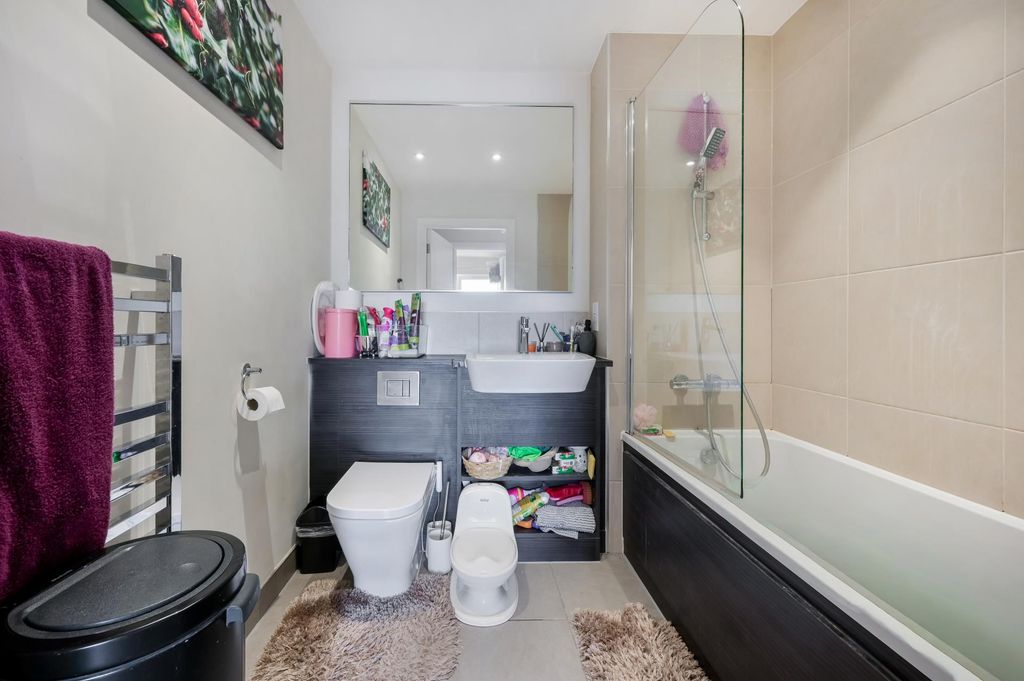 Additional image 8 of 2 bed flat for saleAdmiralty Court, Ocean Drive, Gillingham ME7