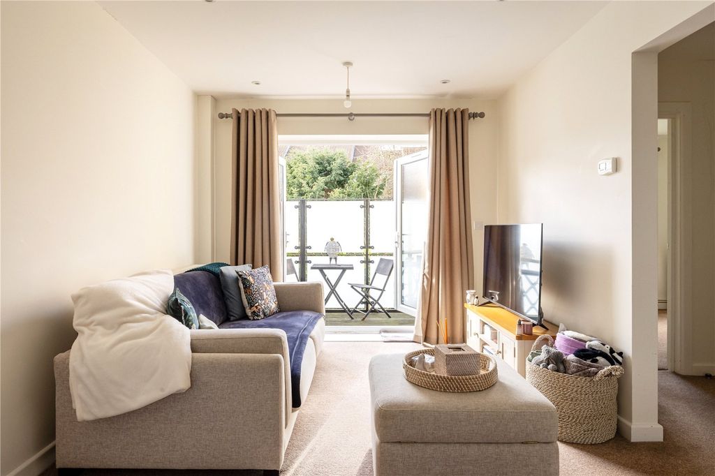 16 bed detached house for saleMadrid Road, Guildford, Surrey GU2 photo 3