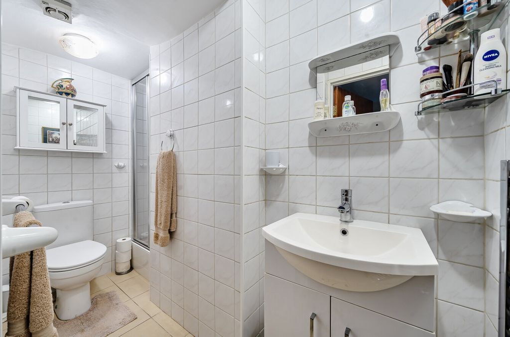 Additional image 10 of 2 bed flat for saleChurch Street, Faringdon, Oxfordshire SN7