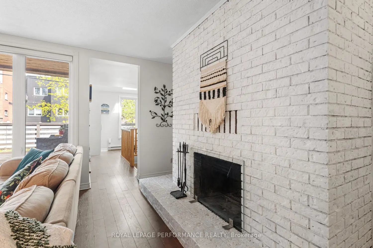 71 Sweetland Avenue 2 photo 3