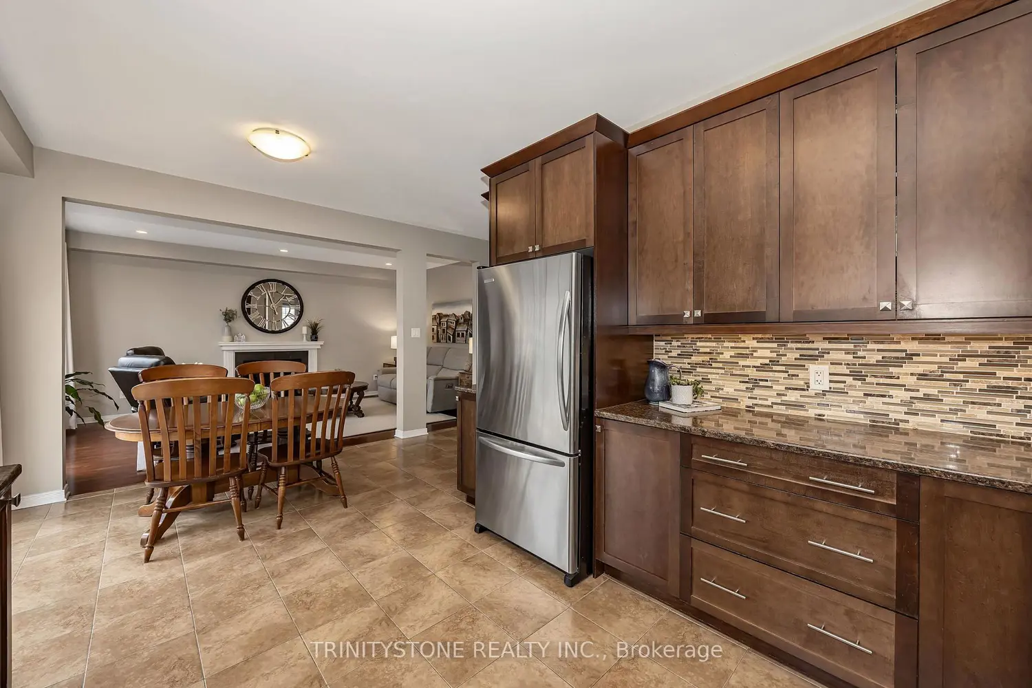 502 Dalewood Crescent photo 3