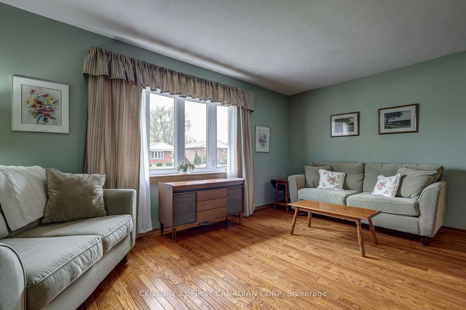 12 Rosemount Crescent photo 2