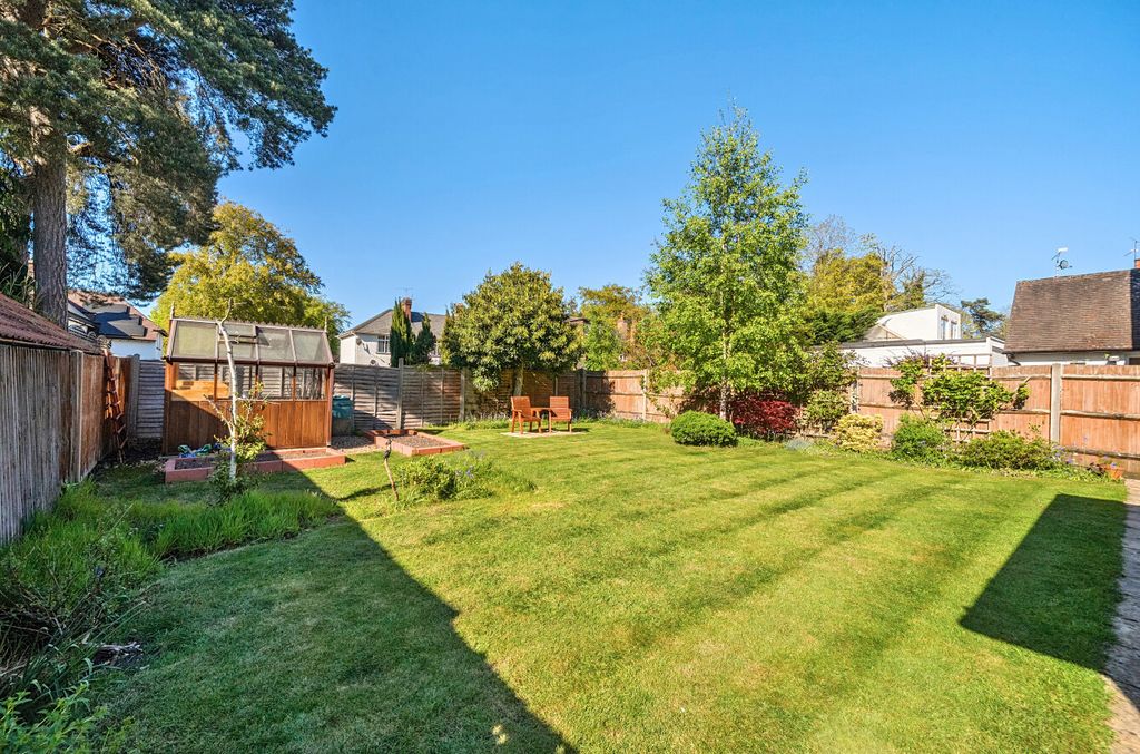 Additional image 2 of 4 bed detached house for saleSycamore Road, Farnborough, Hampshire GU14