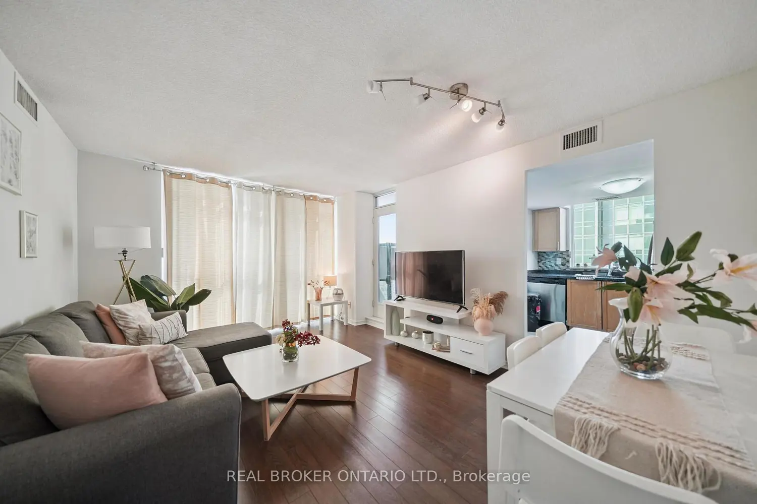 Additional image 11 of 28 Harrison Garden Boulevard 808