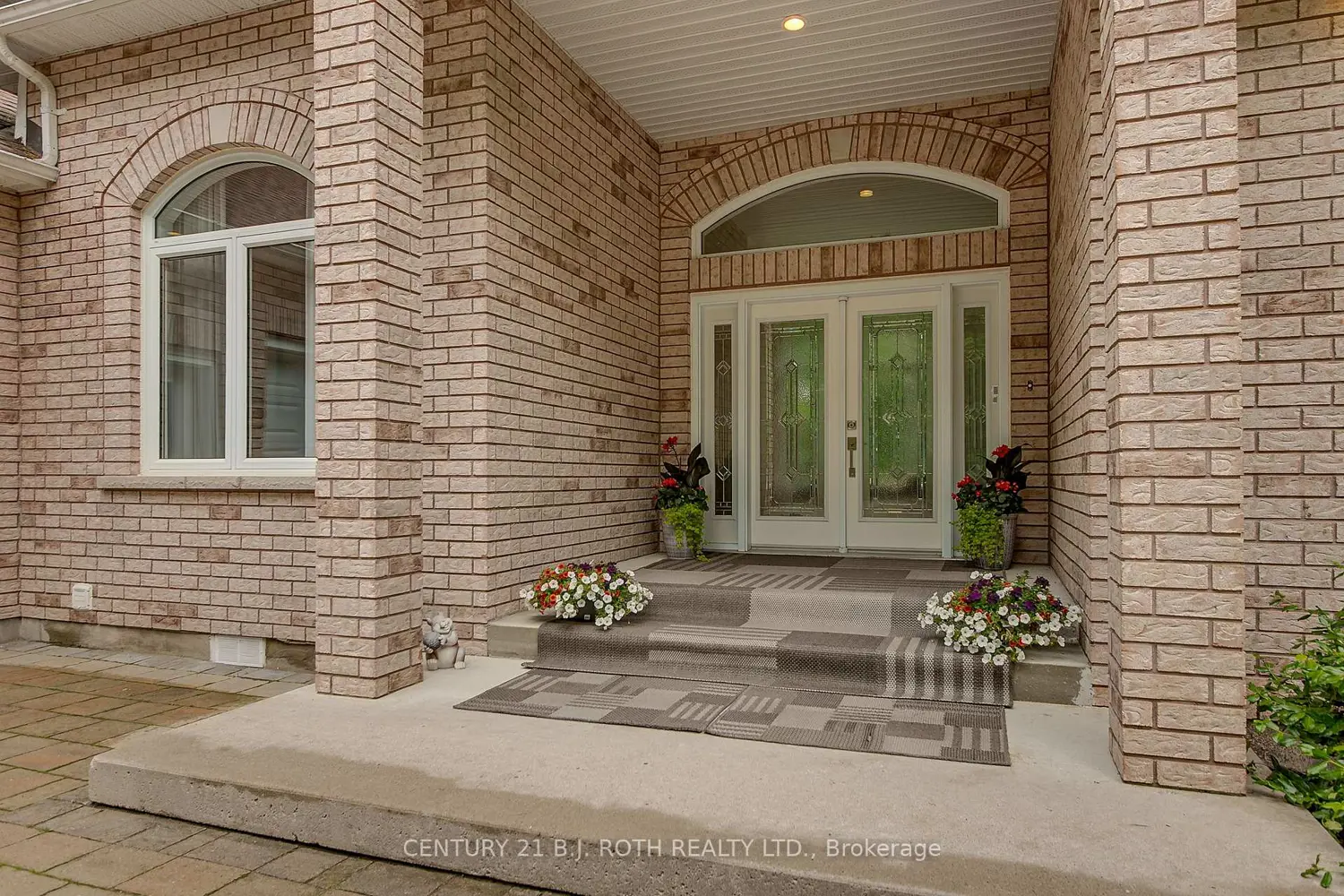 3925 Algoma Avenue photo 2