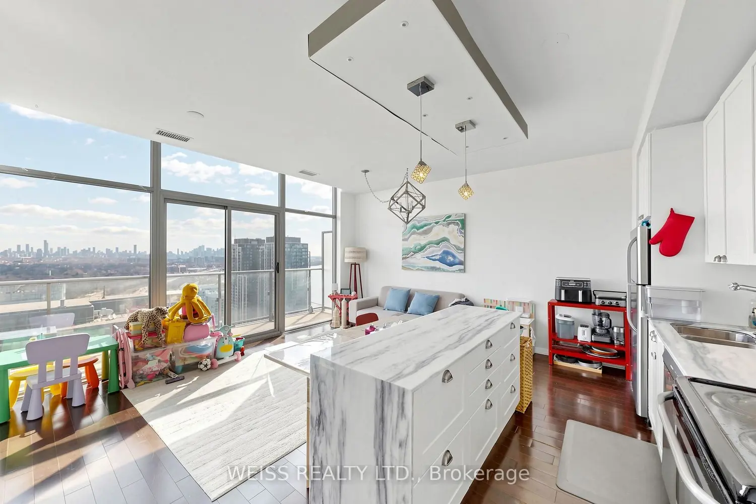Additional image 9 of 105 The Queensway 3515